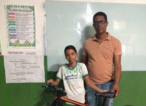 Aluna Isabelly Freita, do 5º ano, recebe prêmio por conquistar o 1º lugar nos dois simulados SAEB 2025 isabelly saeb 2025 capa